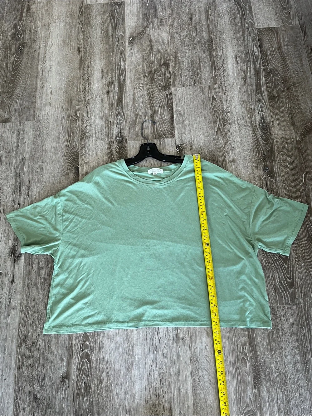 C’est Moi
BAMBOO Short Sleeve Boxy Tee in Sage Green - Picture 5 of 7